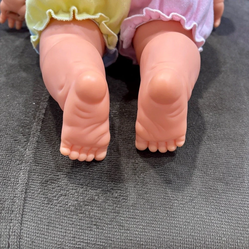 Vtg 90's Twinkling Thumbelina Ideal Nursery‎ Baby Doll Arms Legs Head Move WORKS